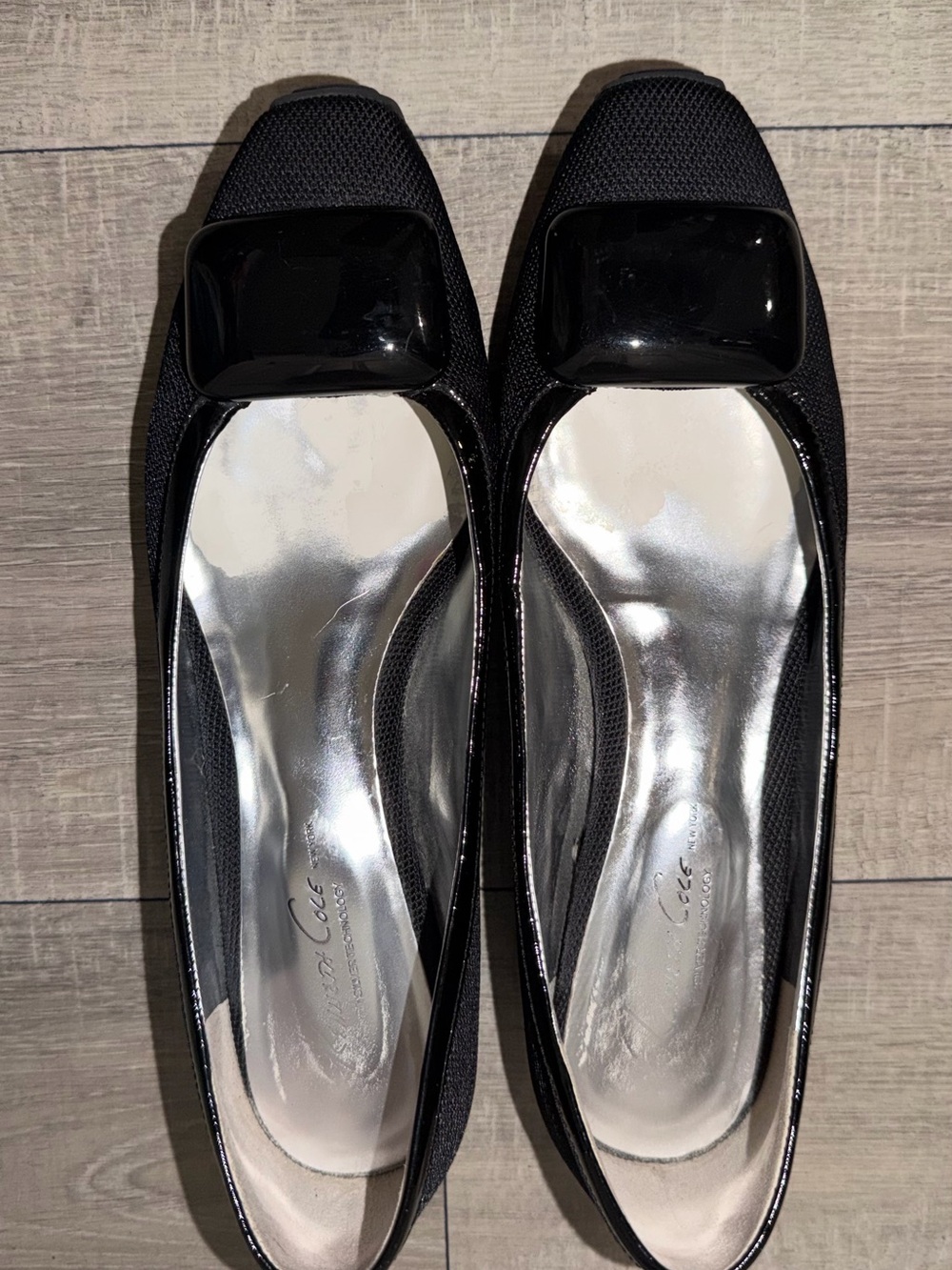Kenneth Cole Black Women's Ballet Flats with Patent Accent